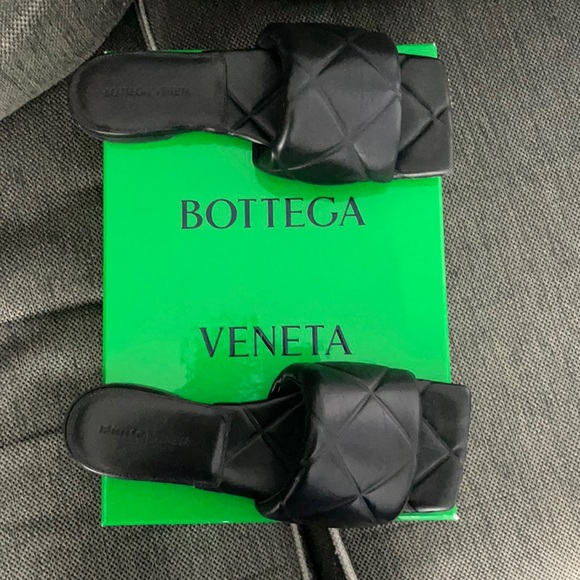 Bottega Veneta Shoes - AUTHENTIC Bottega Veneta rubber lido quilted embossed lagoon Nappa slippers